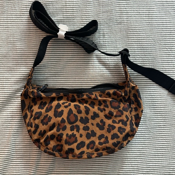 BAGGU Animal Print Crossbody Bag-small - Picture 3 of 12